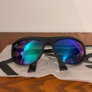 100% UV protection black frame sunglasses